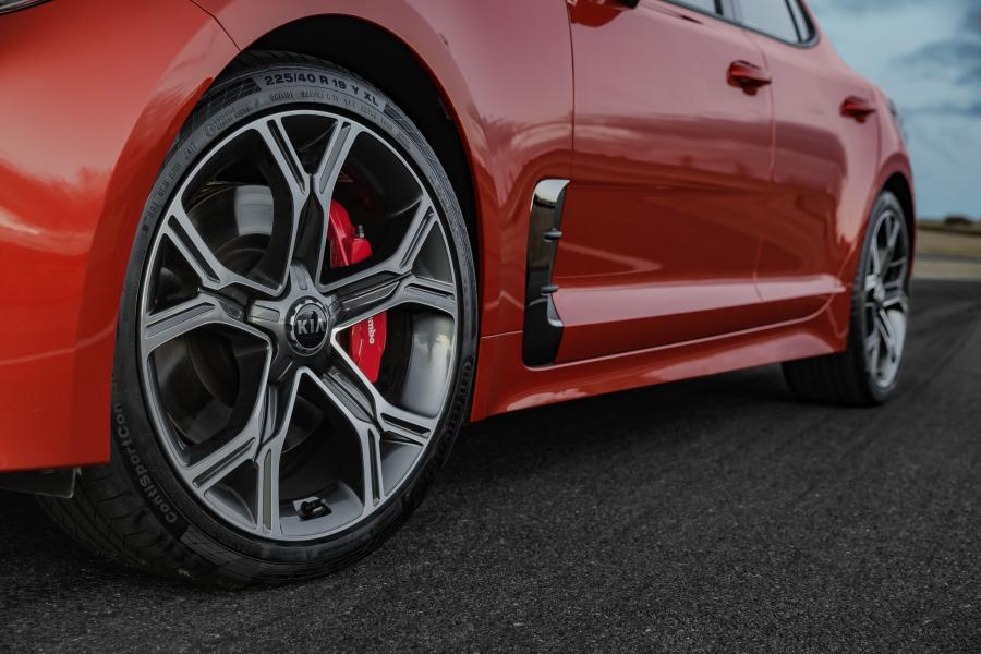 Колеса Kia Stinger GT (CK) 2017 года  (AU) (фото 5 из 20)